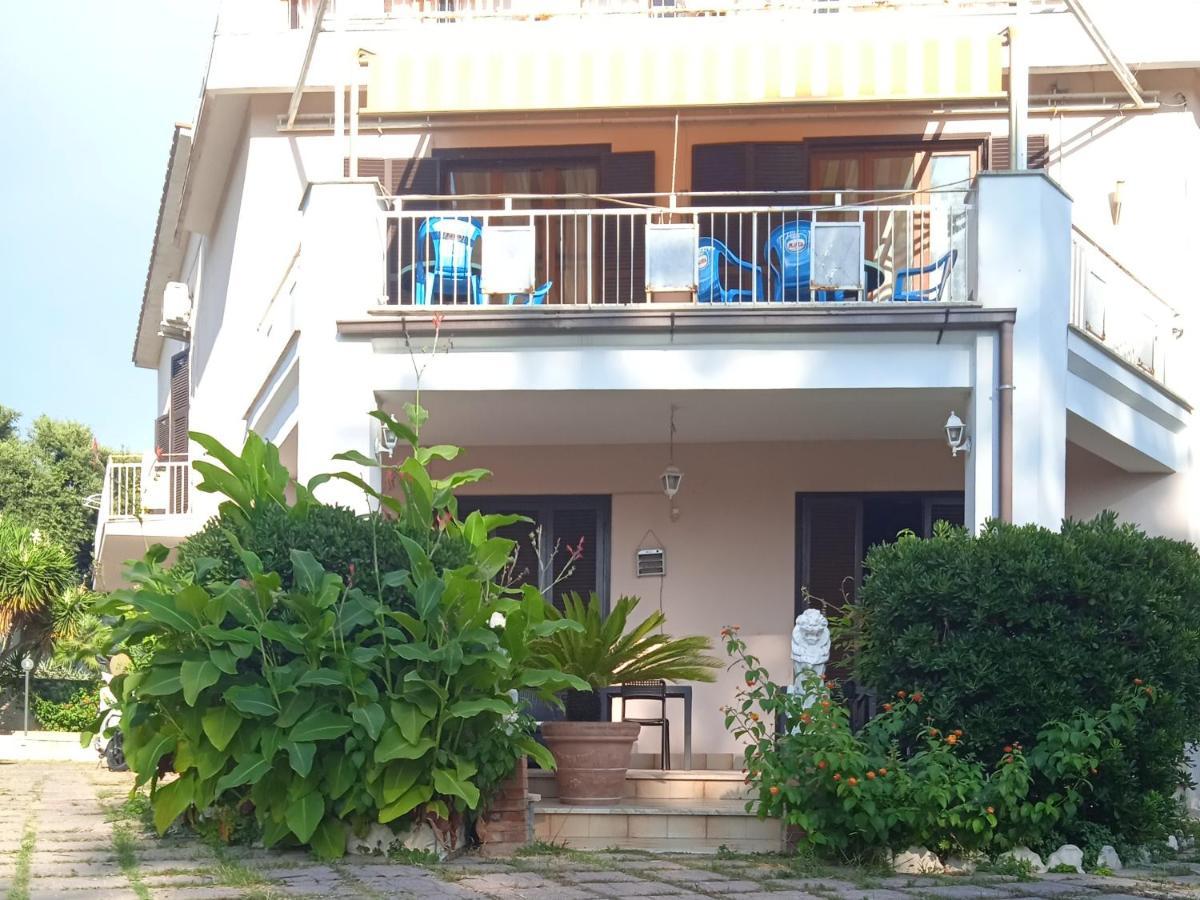 I Tre Leoni Affittacamere Civitavecchia Ngoại thất bức ảnh